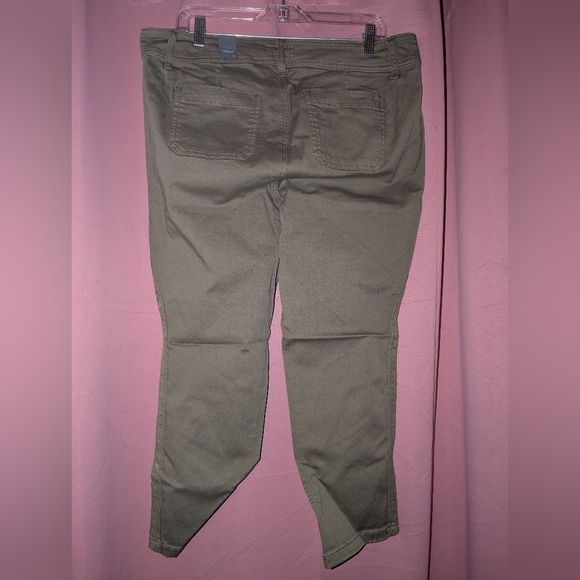 Torrid Crop Skinny Stretch Twill Mid-Rise Pant 14 - Picture 3 of 12